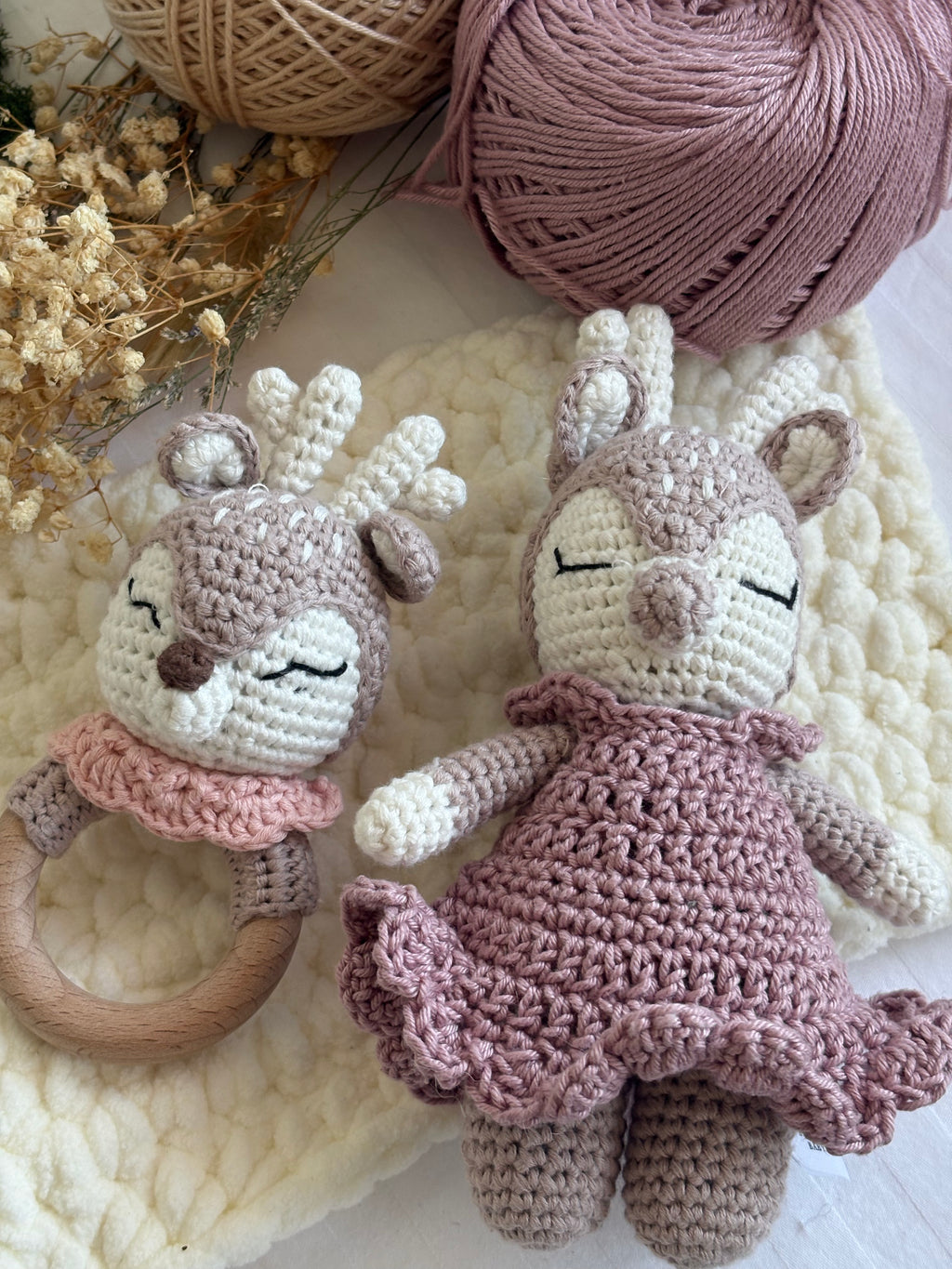 Conjunto Cervo 4 Peças (Boneco+Chocalho+Manta Musselina +Babete)