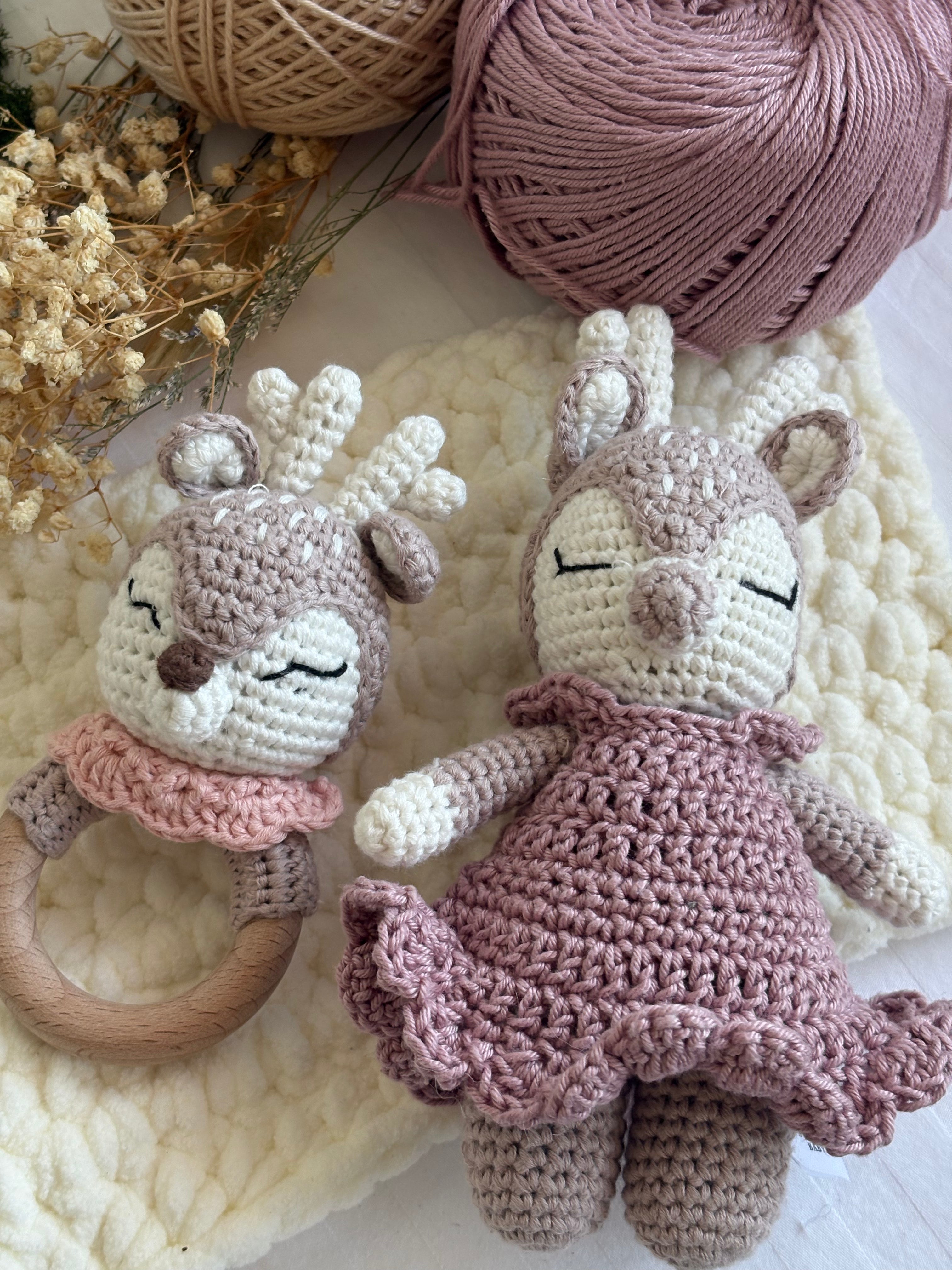 Conjunto Cervo 4 Peças (Boneco+Chocalho+Manta Musselina +Babete)