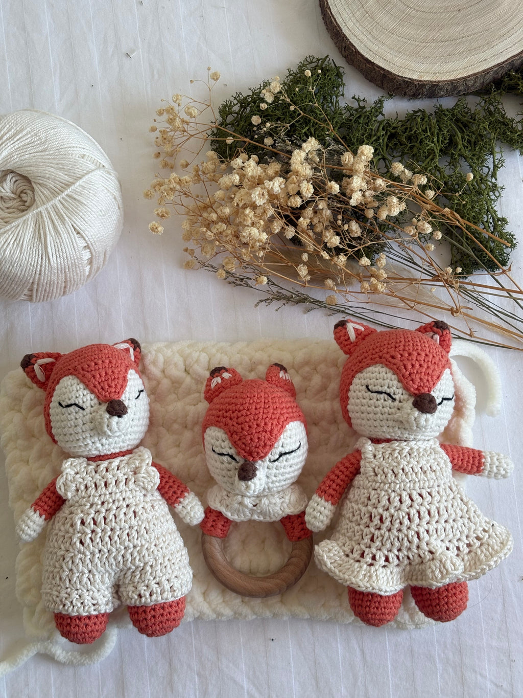 Conjunto Raposa 4 Peças (Boneco + Chocalho + Manta + Babete)