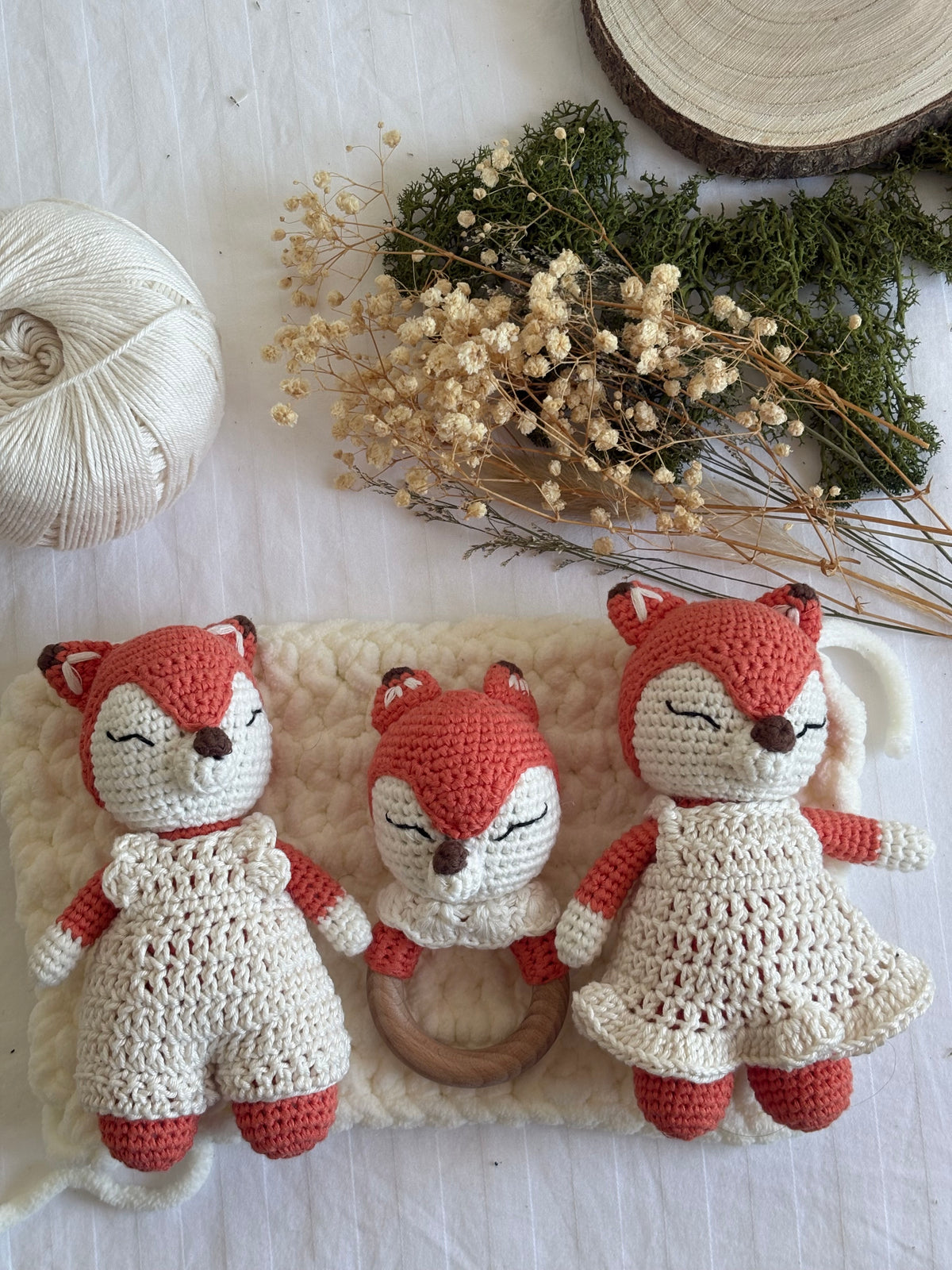 Conjunto Raposa 4 Peças (Boneco + Chocalho + Manta + Babete)