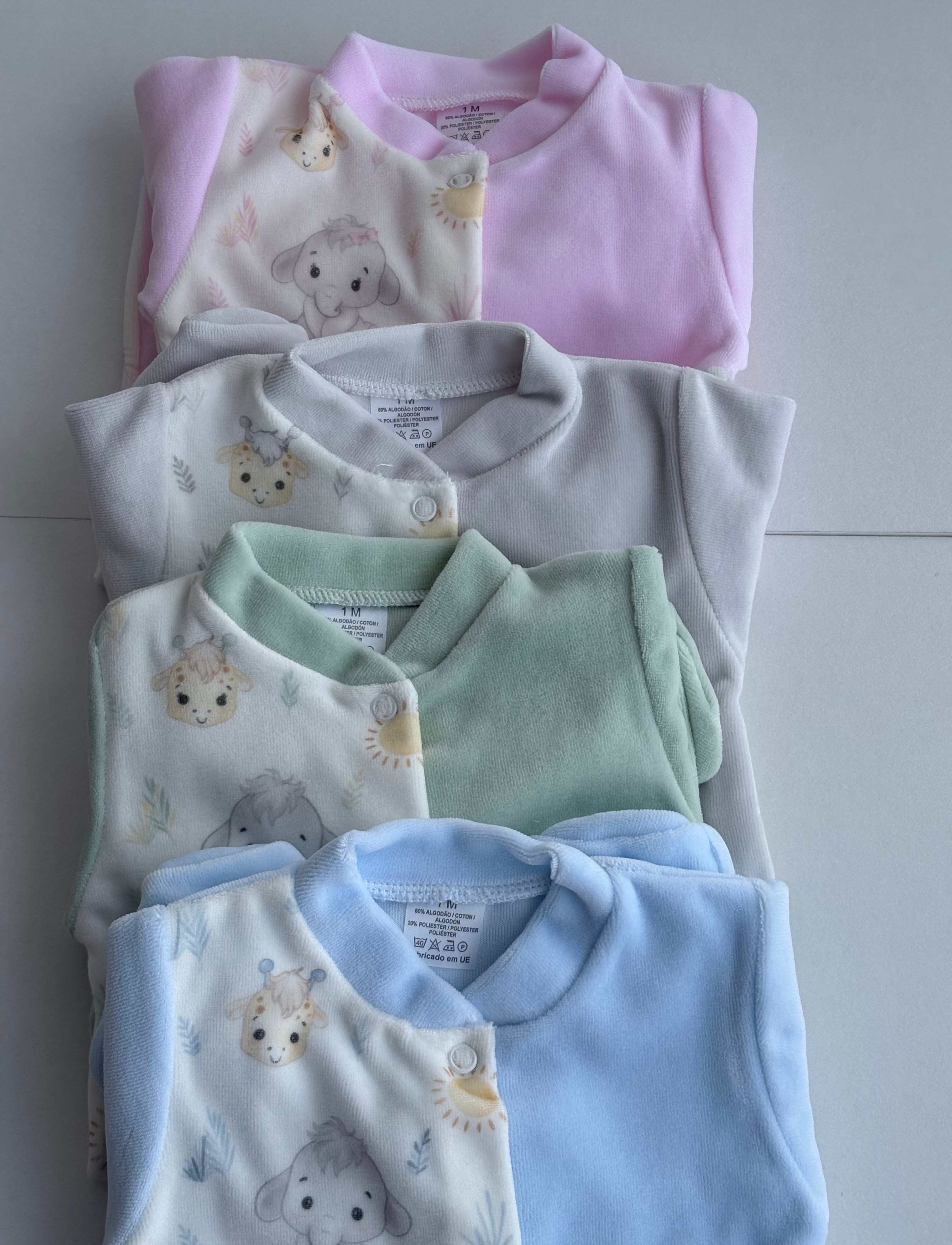 Babygrow de trespasse em tecido laminado